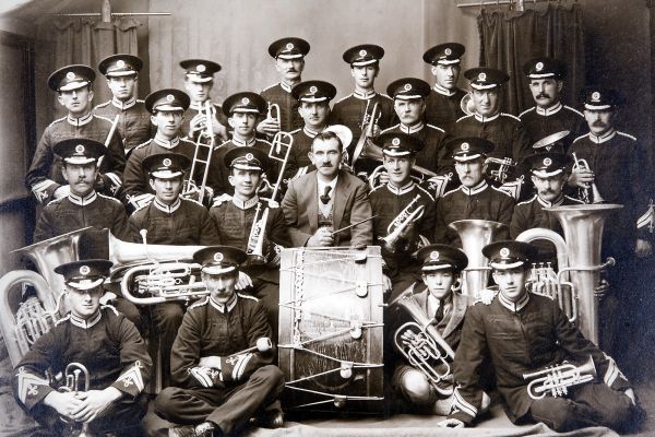Band 1925